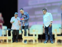 Hadir di FGD SMSI Surabaya, Wali Kota Eri Ajak Ratusan Pelajar Bijak Gunakan Media Sosial